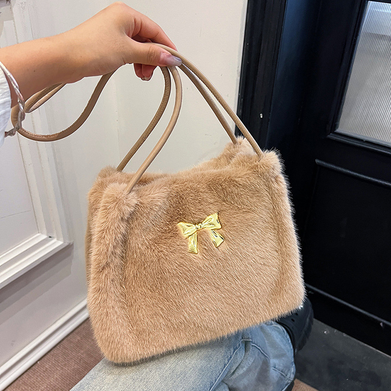 Nuevo bolso de peluche de moda 2024 en otoño e invierno, bolso de peluche de moda, bolso de peluche de un solo hombro, bolso especial INS