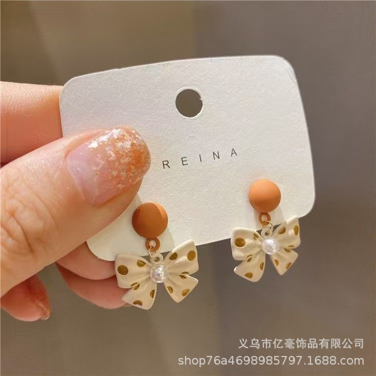 S925 Pendientes de perlas de temperamento Pendientes de lujo ligero de alta gama Pendientes al por mayor y al por menor transfronterizos Mujeres