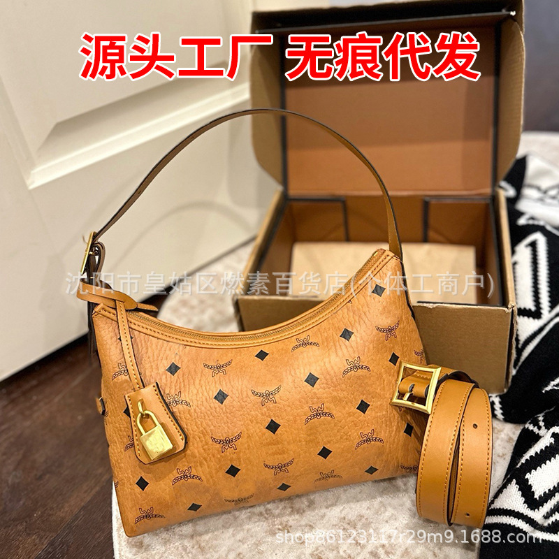Croissant Bag with Logo M, C Underarm Bag, m Shoulder Bag, Crossbody Bag, Crescent Bag, Women's Genuine Leather Bag