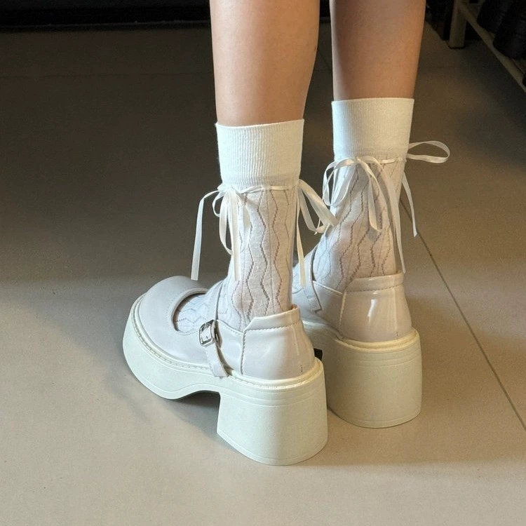 Туфли на высоком каблуке маленькие кожаные туфли на толстом каблуке женщины 2024 весна лето новая толстая подошва увеличена французская ретро Мэри Джейн одиночные туфли