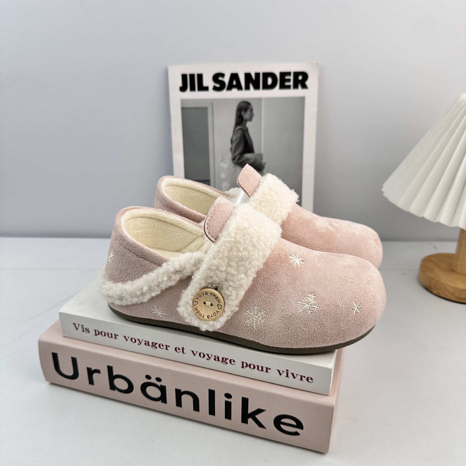 Farwave todo incluido botones de botón de fondo suave para mujeres 2025 invierno nuevo terciopelo calentamiento retro zapatos de algodón hebilla