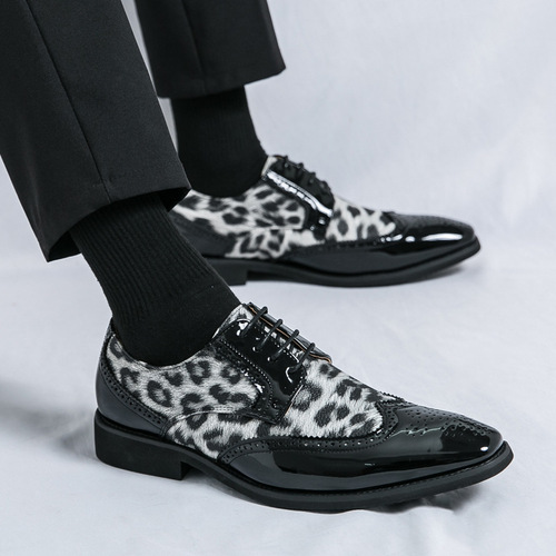 Plus-size men's leather shoes: European and American-style leopard-print men's footwear for spring/autumn 2025—shiny, casual, lace-up leather shoes.
