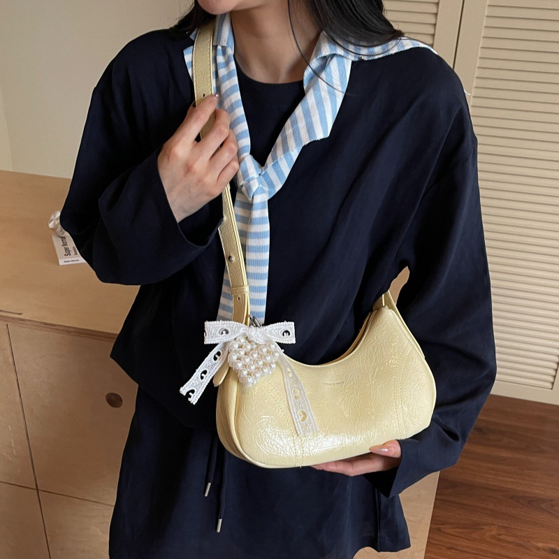 Bolso de axila de textura de alta calidad 2025 verano nuevo bolso femenino moda patrón de agarre de mano bolso bandolera con letras extranjeras