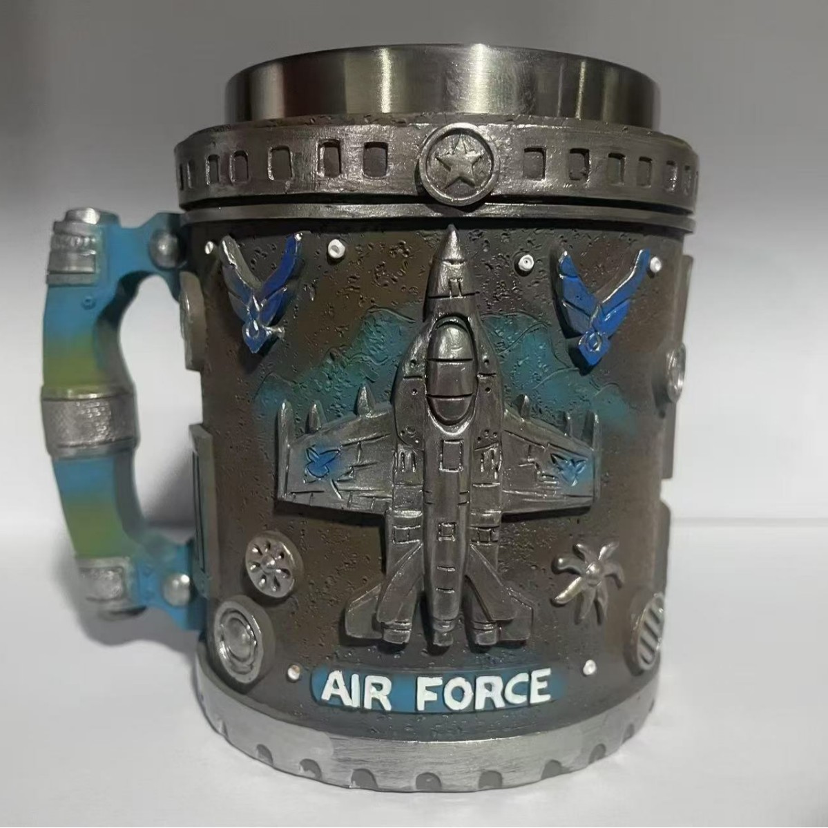 Taza militar (tamaño pequeño con boca de pie)