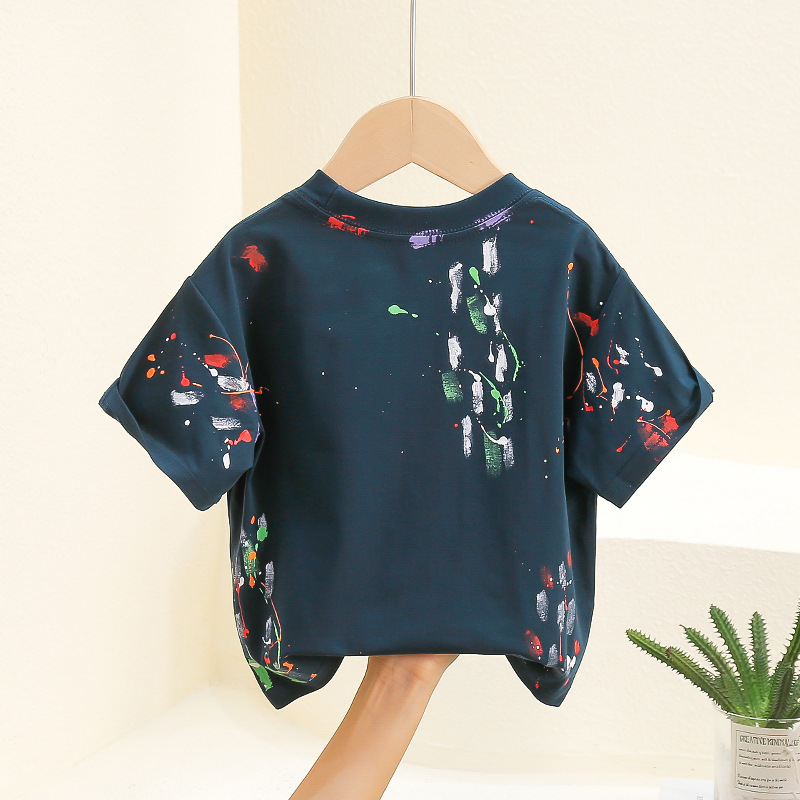 7834 Camiseta de manga corta de verano para niños 2025 nuevo estilo estilo occidental chico guapo vestido de media manga pintado a mano ropa de bebé