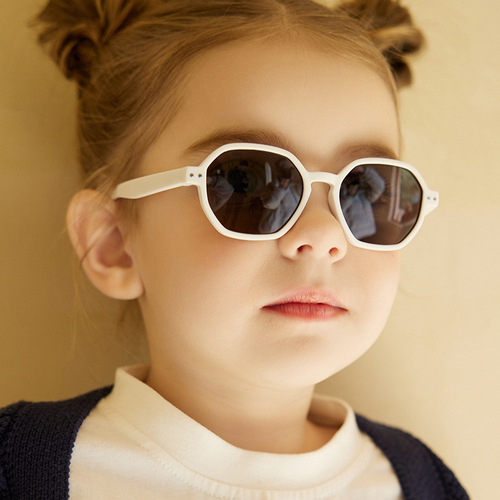 New baby fashion sunglasses 0-3 years old children's silicone glasses fashionable sun protection children's sunshade glasses 8401