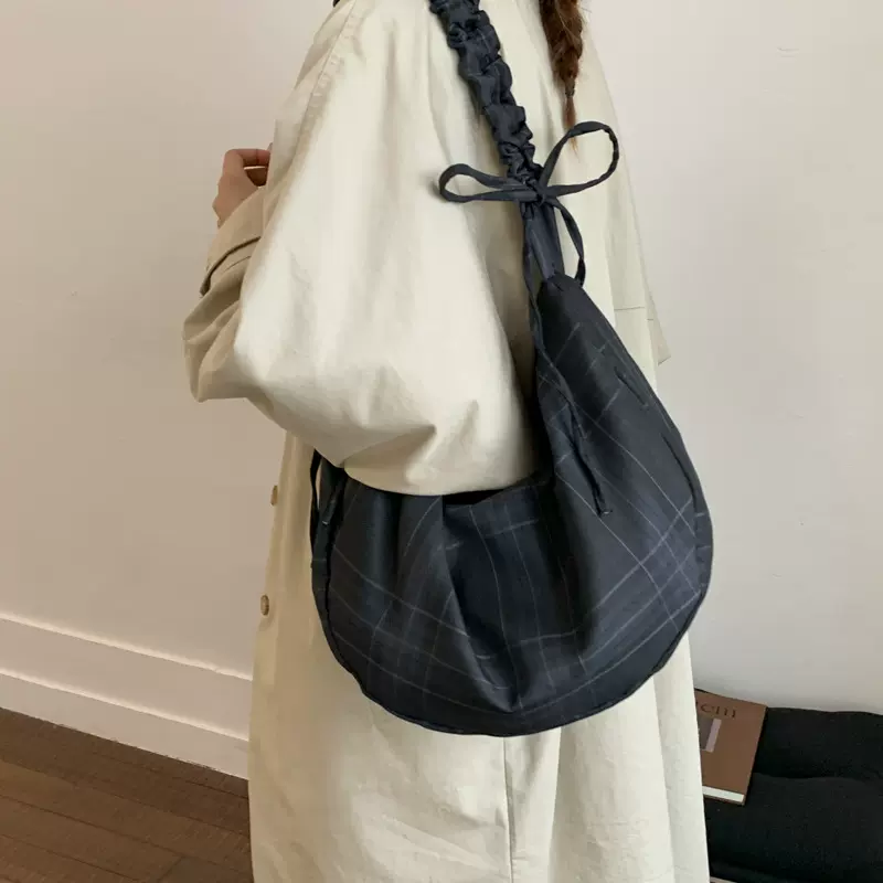 韩系复古休闲格子腋下云朵包2025新款抽绳褶皱格纹单肩斜挎饺子包