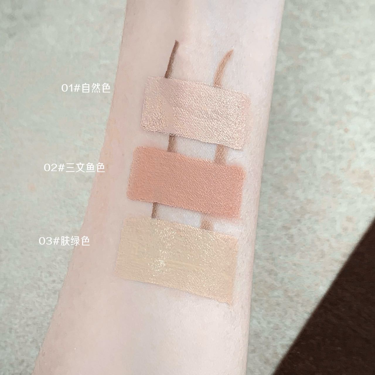 Kodyboll Ye Ye Ye Soft Mist Concealer Liquid Brightening Concealer Oscurecer Manchas de Acné Novato No Atrapado Concelador de Polvo