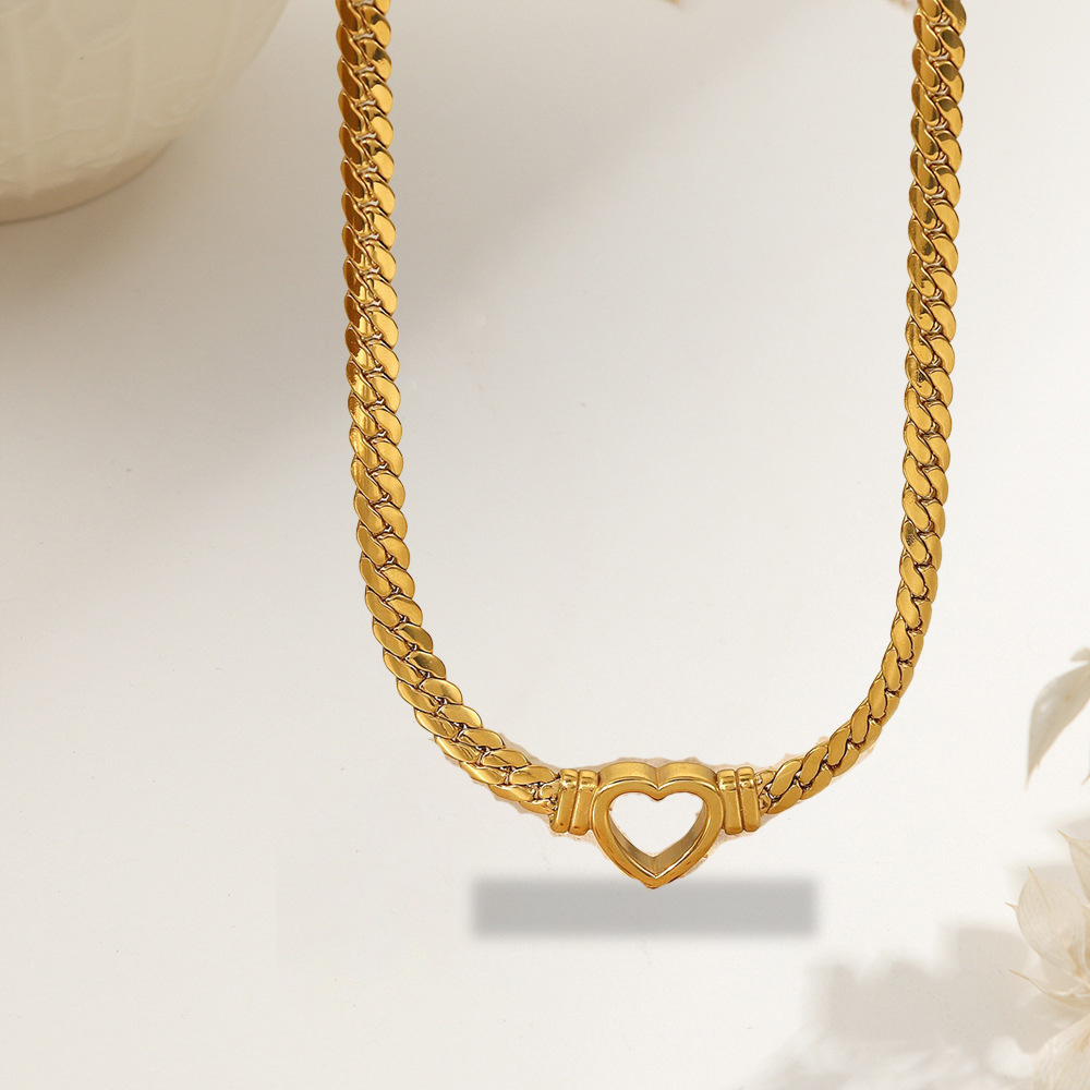 Collar con colgante de corazón de cadena cubana plana de acero de titanio chapado en oro, nuevo y moderno de Lina Girl para mujer._voghion.com