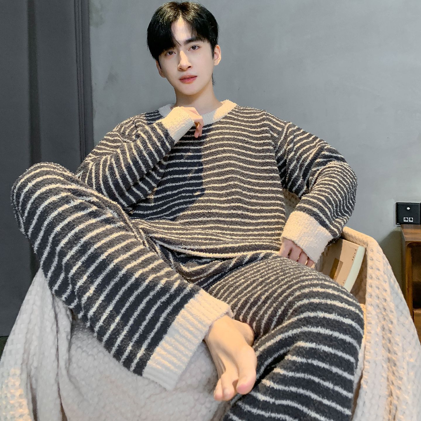 Autumn and Winter Men's Pajamas Thickeneded Warm Coral Velvet Large Size Stripesd Boys' Winter Wearable Home Clothes Set