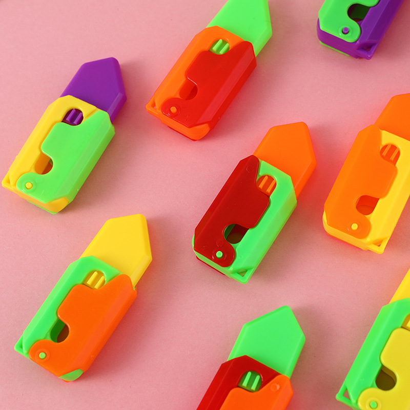 Cuchillo de gravedad 3D explosivo transfronterizo mini portátil de 6cm Cuchillo de zanahoria luminoso Cuchillo de zanahoria de juguete de descompresión