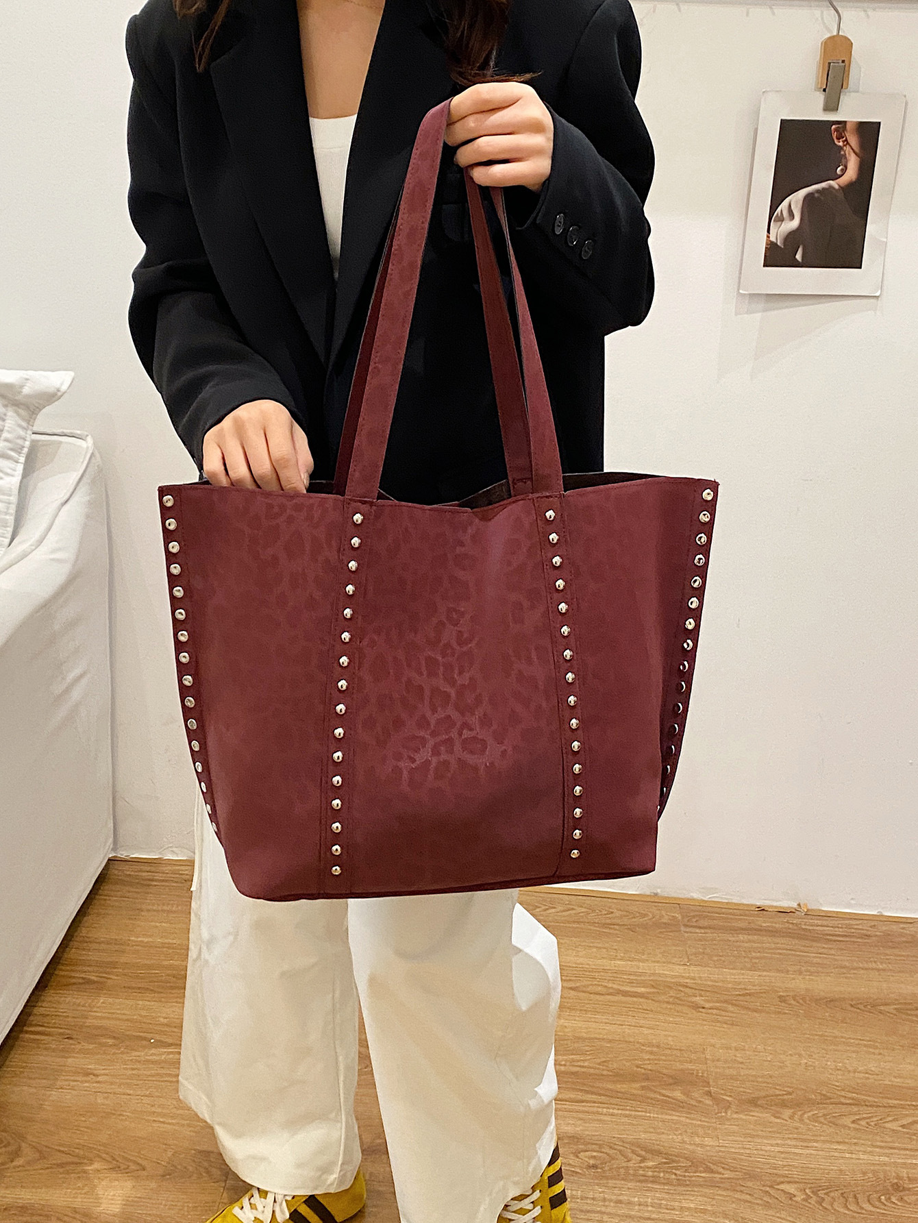 Cross-Border Large-Capacity Tote Bag, High-End Hot-Selling Studded Bag, Hand-Held Shoulder Bag, Commuter Bag, Retro Underarm Bag