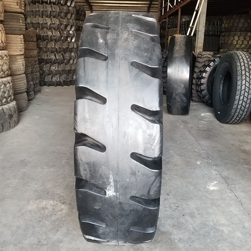 港口正面吊车轮胎 1800-25轮胎 E4J工程机械轮胎