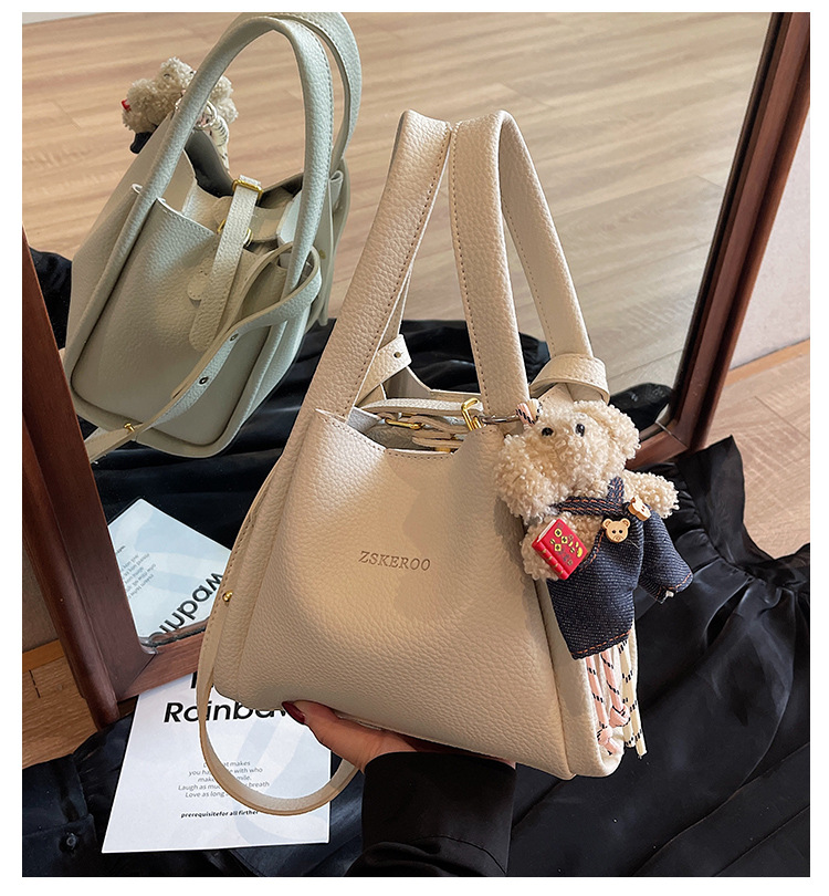 This year's popular bags for ladies are the 2025 new Korean-style simple and versatile crossbody bag and the retro commuting hand-held bucket bag full figure