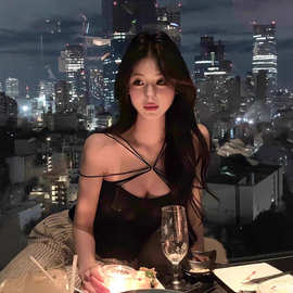 TZ6923性感风黑色细带交叉露肩背心女娇辣御姐纯欲紧身显身材上衣
