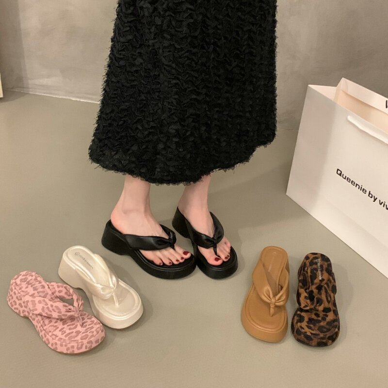 Platform Thick-Soled Leopard Print Flip-Flops for Women, Suitable for Wearing Outside, Summer 2026, to Match with Skirts, Wedge-Shaped Sandals Platform Thick-Soled Leopard Print Flip-Flops for Women, Suitable for Wearing Outside, Summer 2026, to Match with Skirts, Wedge-Shaped Sandals