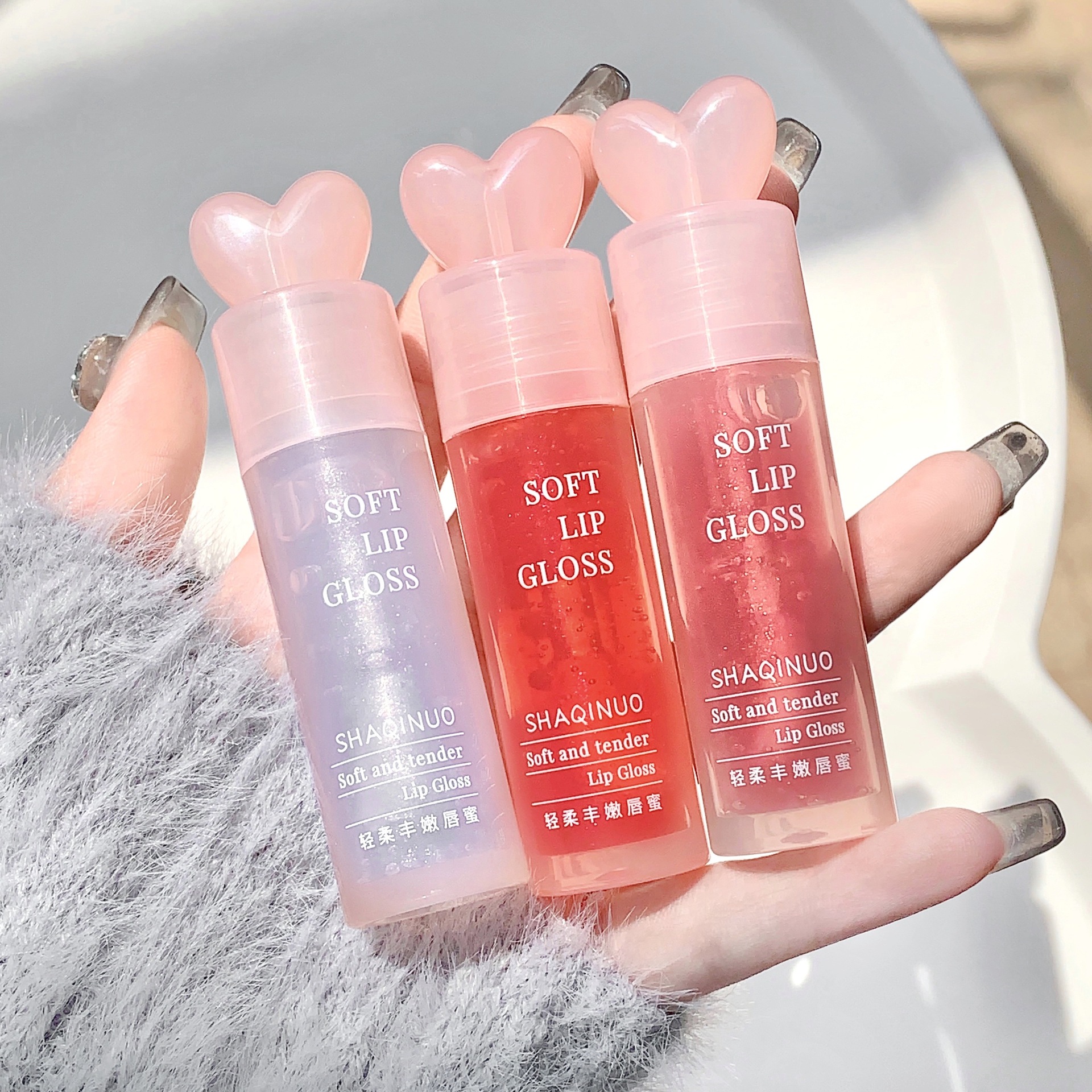 彩妝SHAQINUO唇蜜輕盈豐潤水光鏡面啵啵嘟嘟玻璃唇滋潤保濕跨境