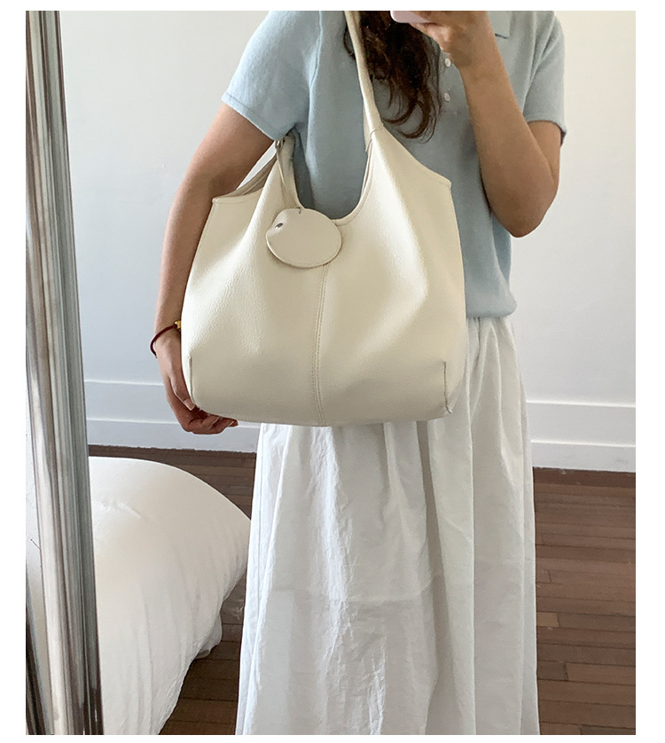 Large-capacity bag for women's summer, 2025 new style fashionable retro shoulder bag, textured tote bag for class and commuting undefined