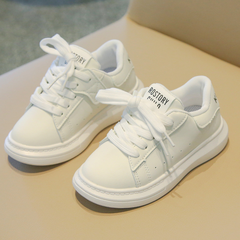 Koreanische Version von lässigen Boardschuhen, große Jungen und Mädchen, kleines Weiß mit dicken Sohlen, neue Kinderschuhe für Frühjahr 2024_voghion.com
