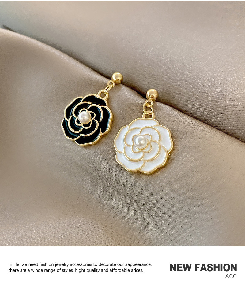 Korean Version Fashion Flower Earrings Design Pearl Asymmetric Earrings Niche Temperament Trend Earrings display picture 9