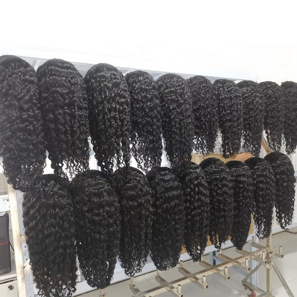 Nuevos productos de comercio exterior europeos y estadounidenses pequeños rollo africano negro en el centro de la peluca de cabello de mujer larga peluca rizada fabricantes de peluca en stock de un agente de cabello