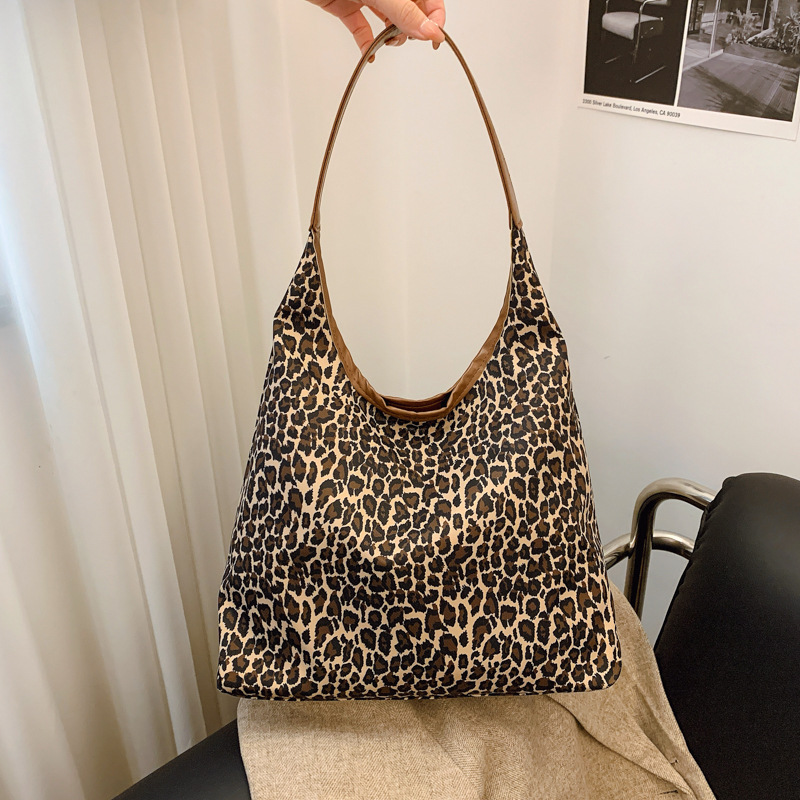 Gran capacidad de invierno de 2024 nueva moda personalizada nicho popular estilo coreano moda casual bolsa de hombro bolsa de mujer