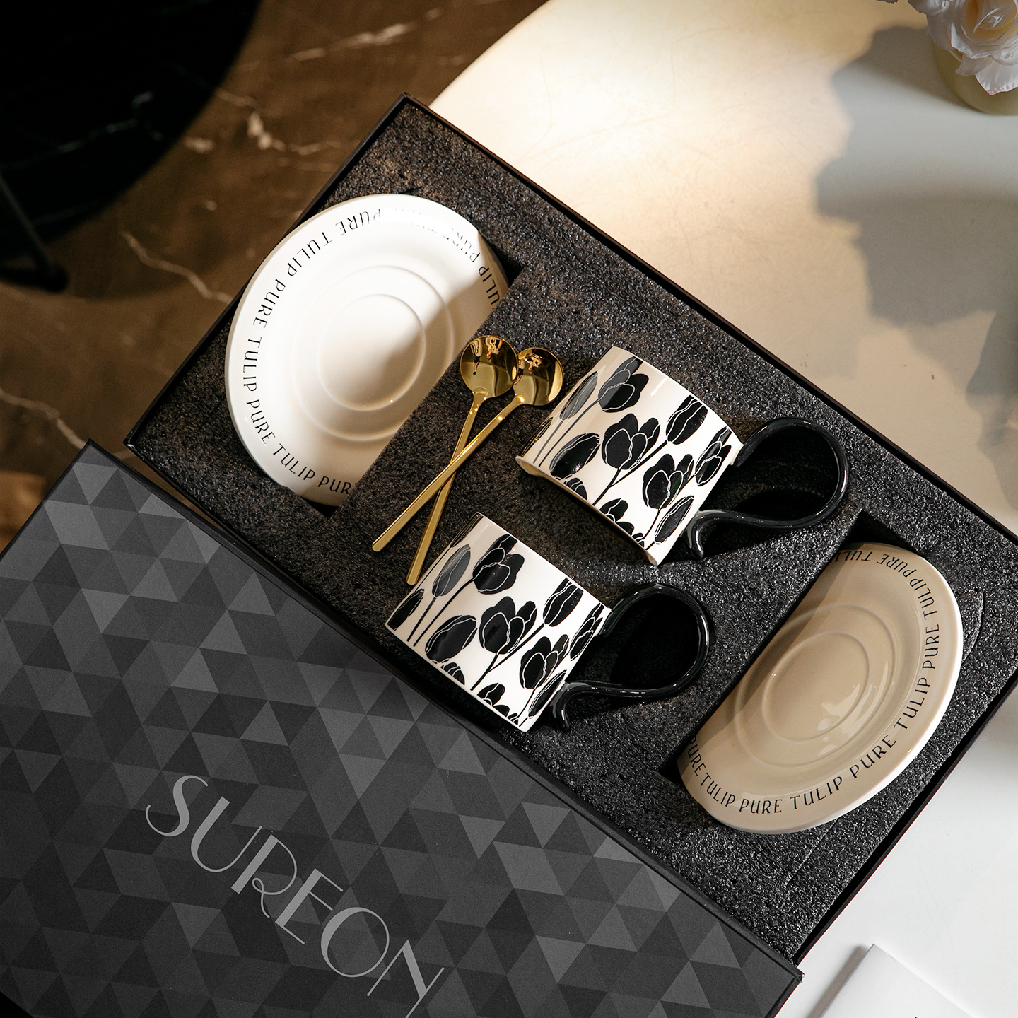 Conjunto de tazas de café vintage francesas de alto valor para el menú de la tarde, tazas de cerámica de diseño de restaurante de café