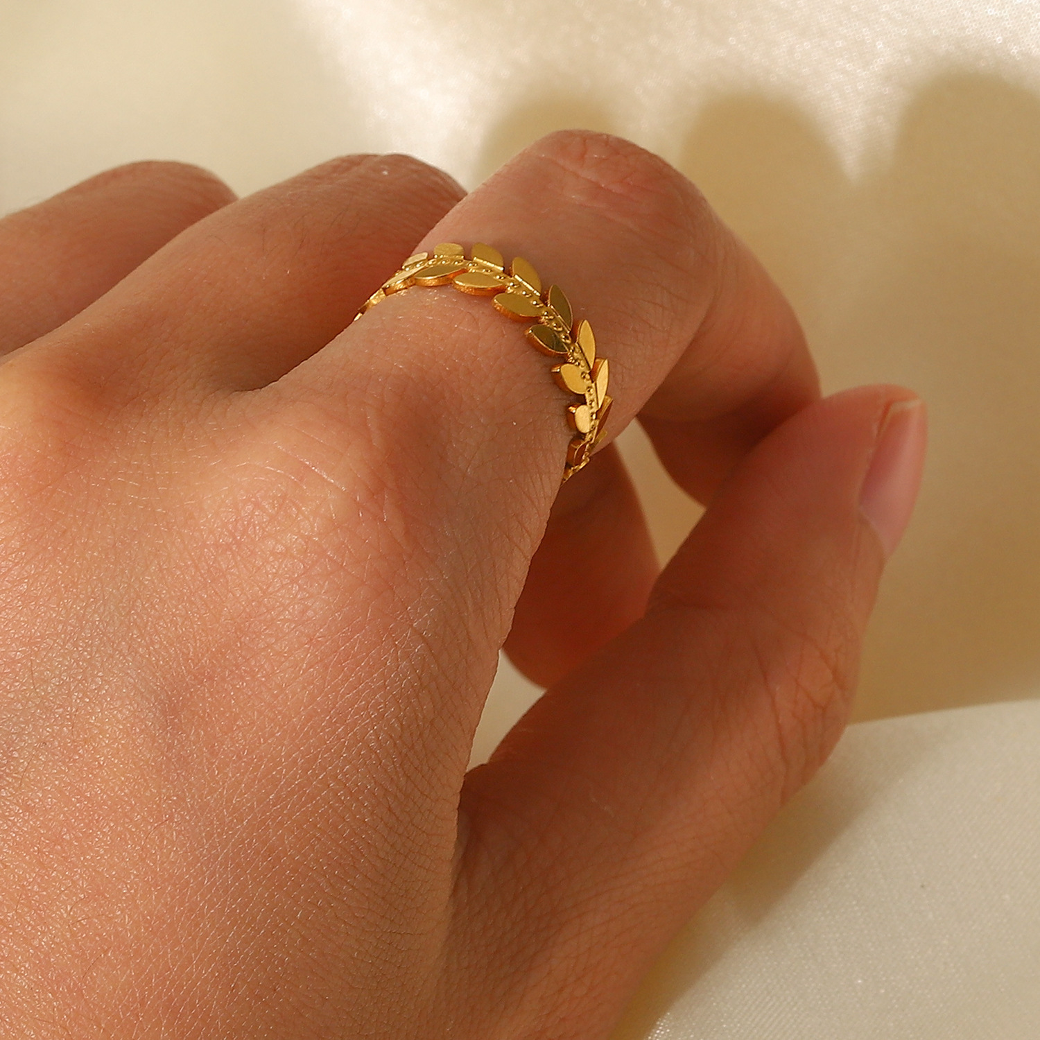 New Simple Leaf-shaped 18k Gold Stainless Steel  Open Ring display picture 1