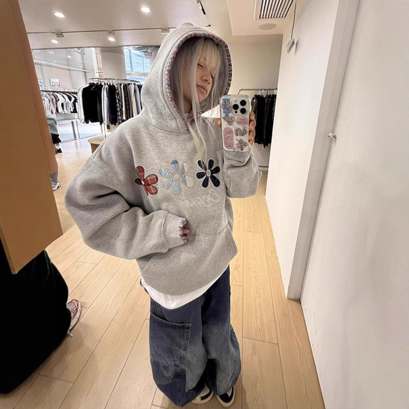 American Style Lazy High Street Small Flower Embroidered Hooded Sweatshirt for Women Autumn and Winter Couple Niche Chic Design Jacket American Style Lazy High Street Small Flower Embroidered Hooded Sweatshirt for Women Autumn and Winter Couple Niche Chic Design Jacket