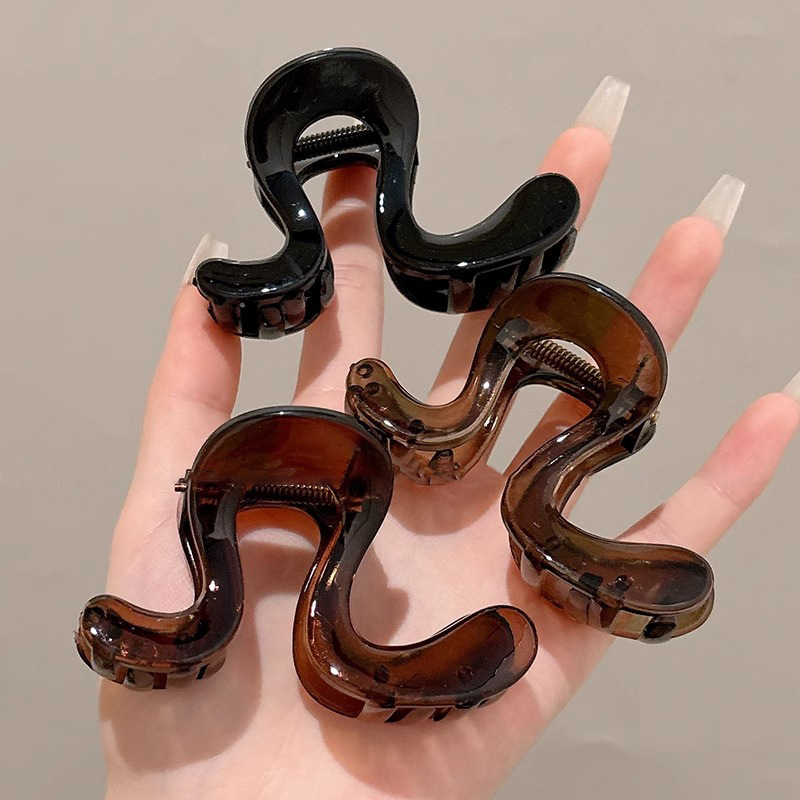 Color curry retro clip de agarre geométrico para mujeres 2025 nuevo clip de tiburón de cabello pequeño clip de cabello de medio atado clip de cabello