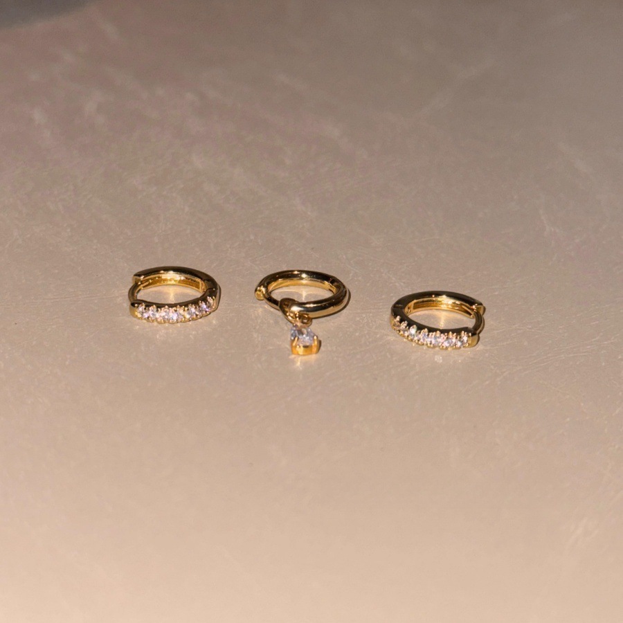 Anting Kecil Tetesan Air Asimetris Model Sama dengan jennie Anting Wanita Anting Gesper Dua Pemakai Sederhana Berkarakter Desain Niche
