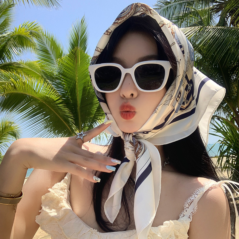 小さな正方形の薄い模擬シルクスカーフ女性のための春と夏の多用途プロフェッショナルウェアアクセサリースカーフ気質シルクスカーフヘッドバンド|undefined