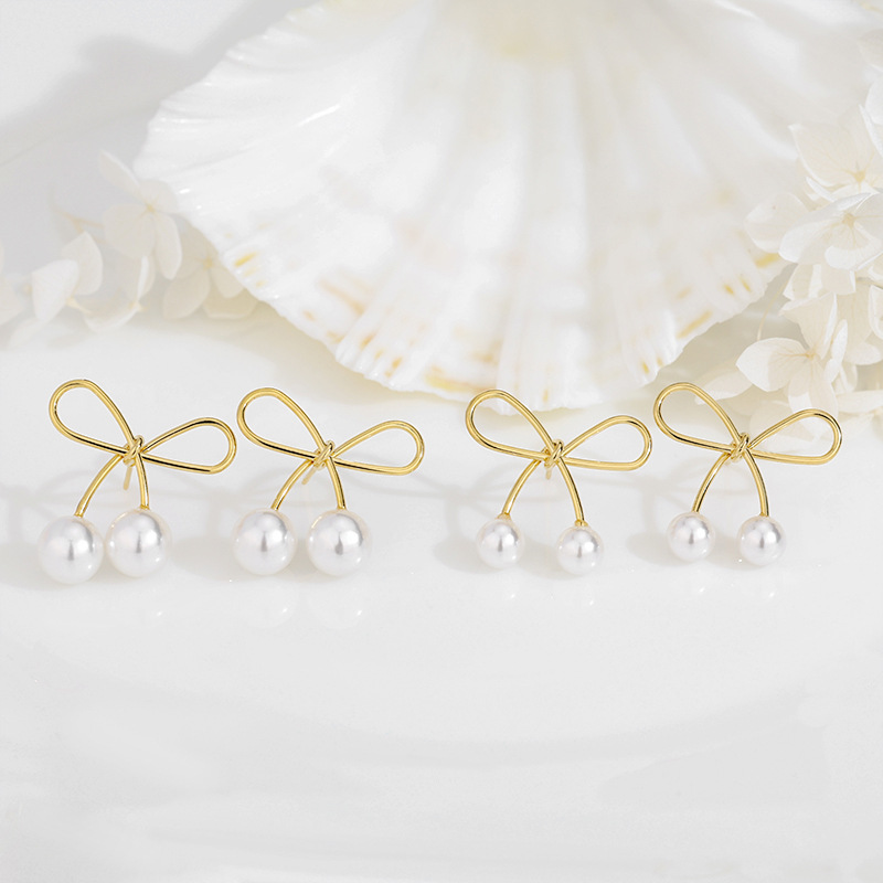 Summer elegant fashionable earrings with bow from pearl