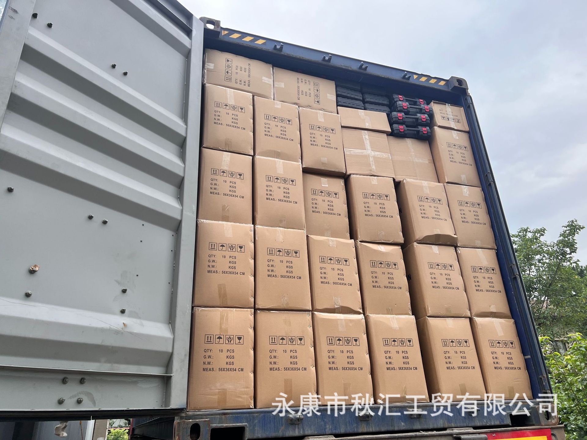 Factory direct supply, dropshipping, and OEM processing of overseas lithium battery-powered cordless high-pressure cleaning guns and watering machines