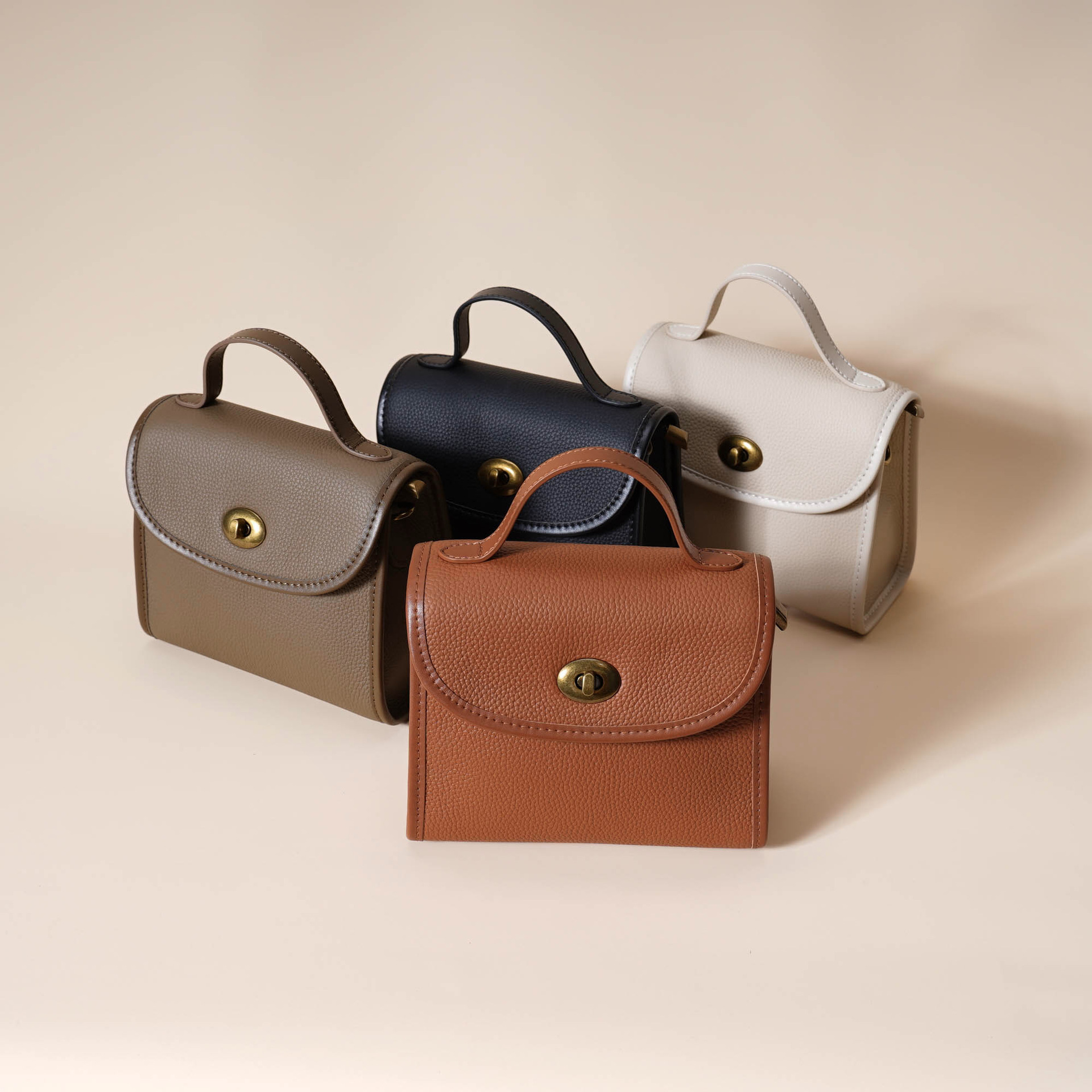 2024 새로운 가죽 어깨 여성용 가방 COWHIDE 봉투 모든 경기 유행 크로스 바디 백 틈새 캐주얼 핸드백