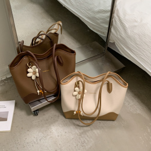Trend capacious shoulder bag, one-shoulder bag, western style