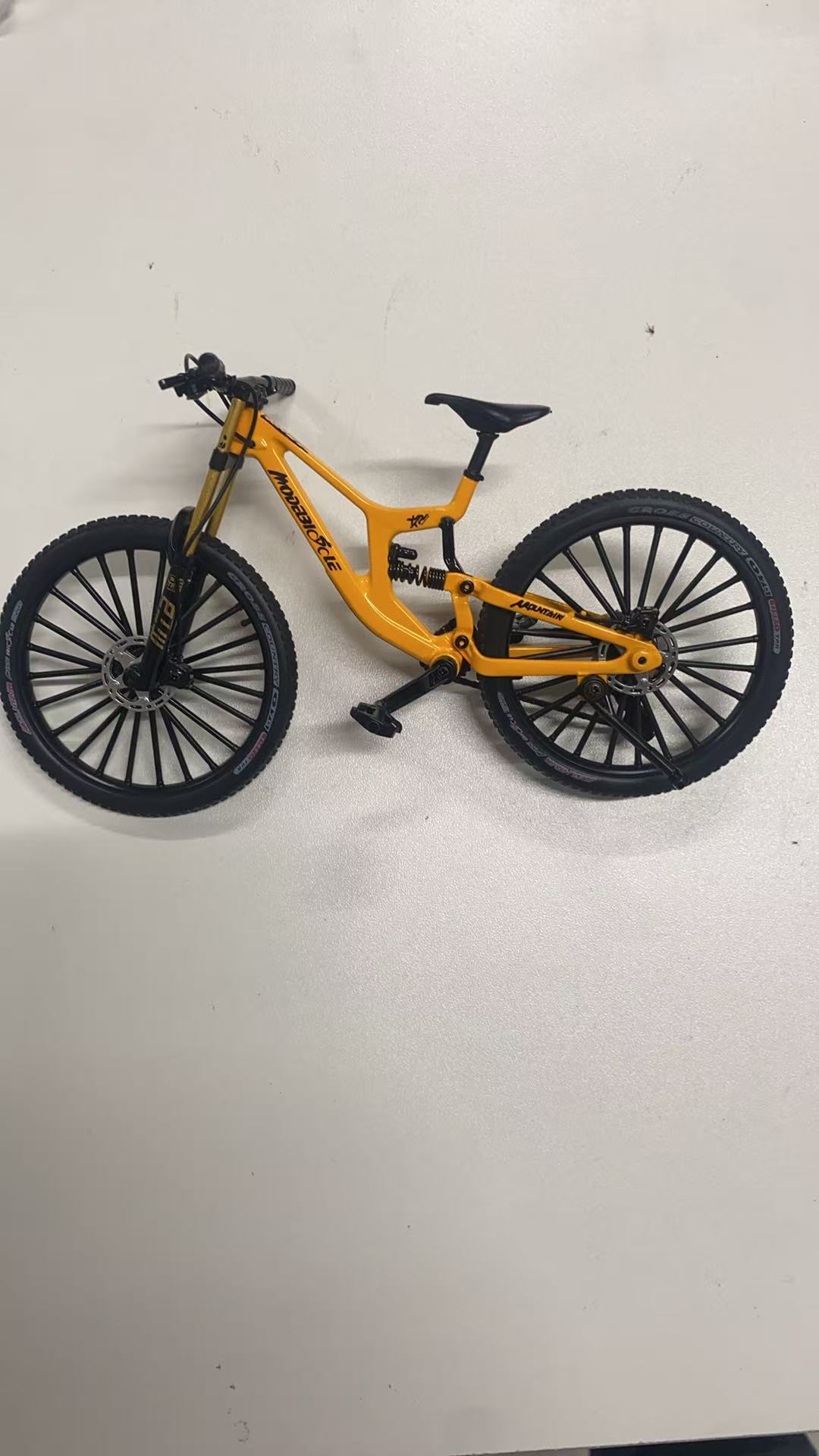 Colección de modelos de automóviles transfronterizos de simulación de aleación de bicicleta de amortiguación delantera y trasera modelo de bicicleta de montaña modelo de vehículo de carretera