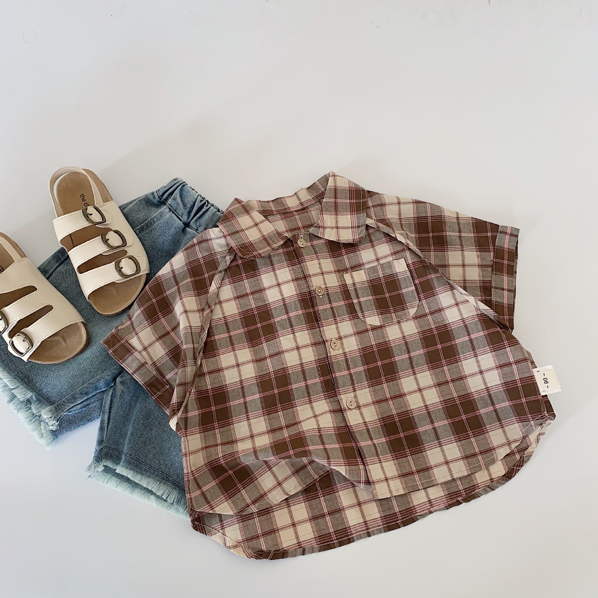 Camisas de niños Mai Bao 2025, nuevo estilo coreano de verano para niños, camisas de manga corta a cuadros, ropa de verano para bebés