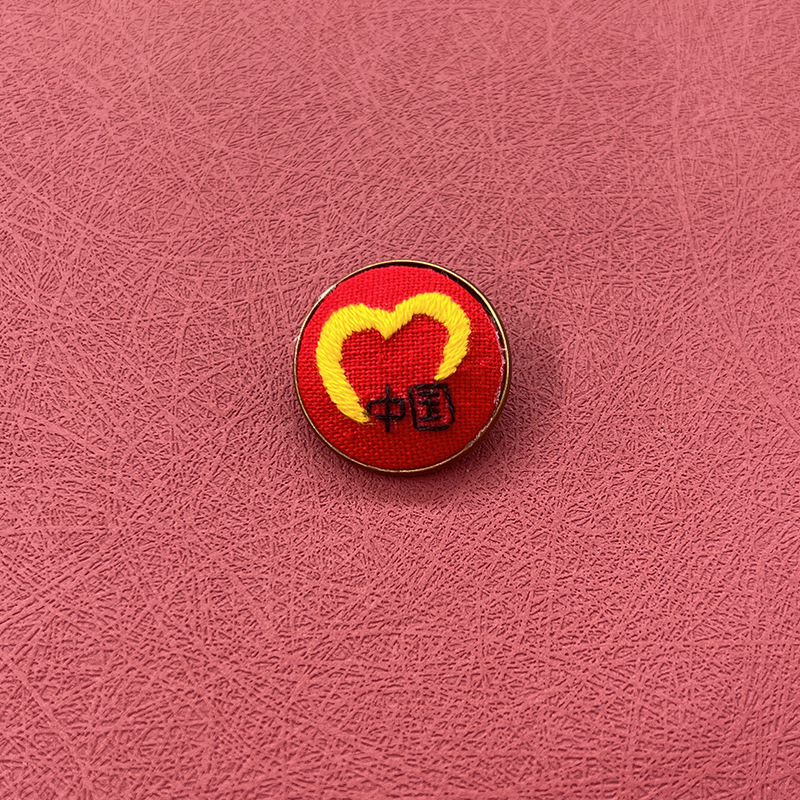 Bordado hecho a mano DIY creativo broche joyería de dibujos animados lindo insignia accesorios niños pareja regalo