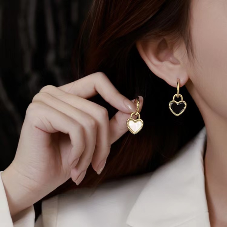 18g Weight 0.03µm-0.05µm Gold Plating Thickness PVD Coated Gold Plating Process 304 Stainless Steel Ear Needle Material 1 Pair Fashion Heart Shape Plating 304 Stainless Steel Acrylic 18K Gold Plated Stainless Steel Earrings