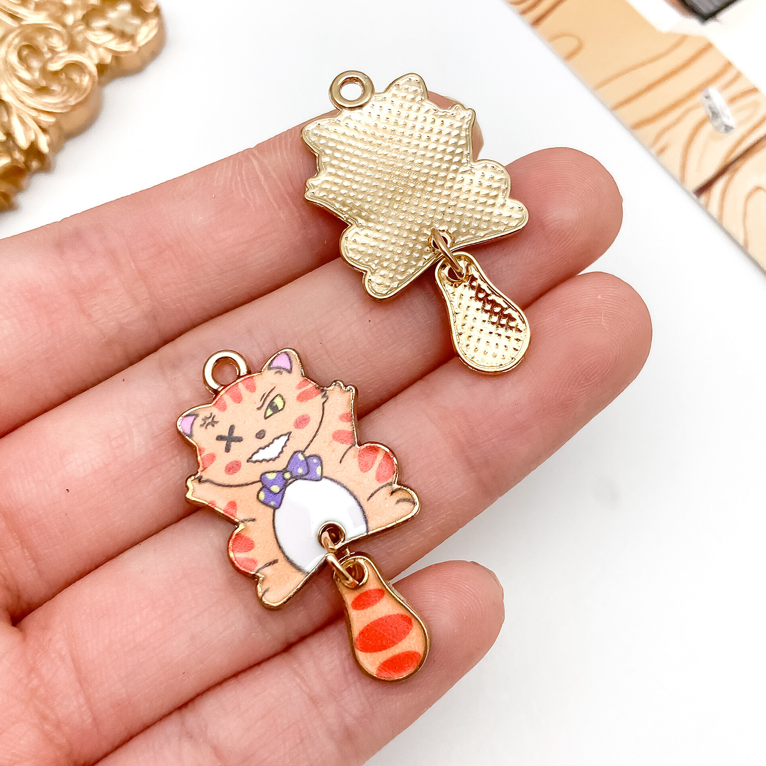 23782-X-kc金橘色滴油锌合金邪恶独眼猫咪35x18x