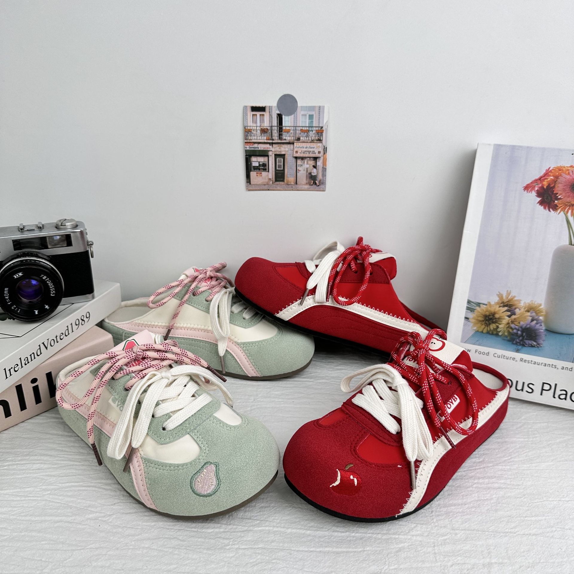 Zapatos perezosos de onda lejana para mujer 2025 nuevo estilo de un pedal y dos desgaste zapatos blancos de verano zapatillas de deporte zapatos casuales de nicho