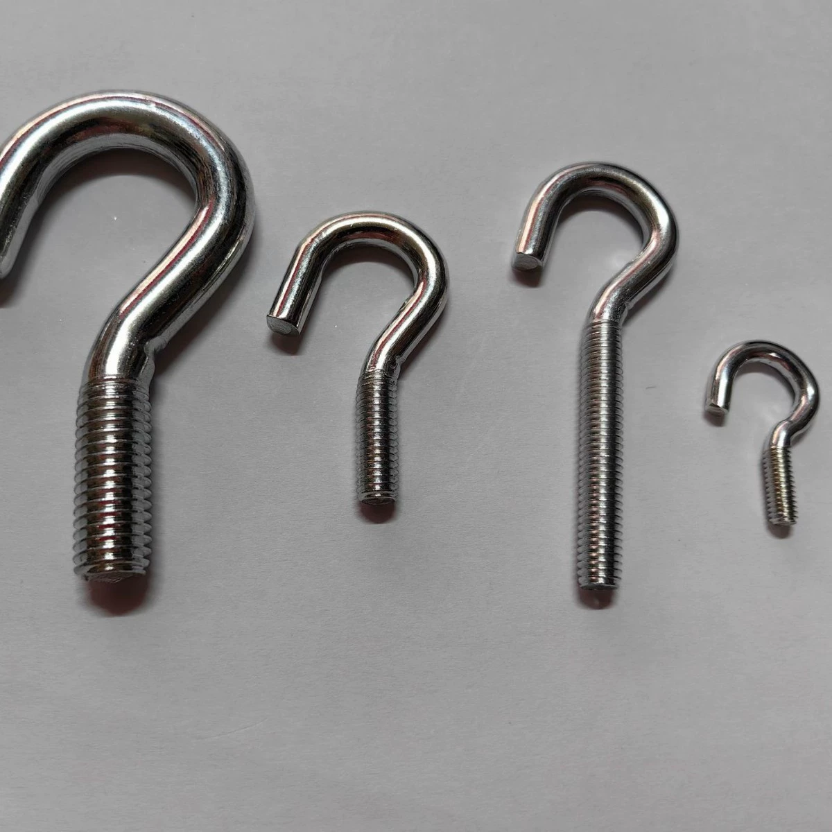 Прямые продажи со скидкой различных размеров винтов с открытыми глазами, крючков с вопросительным знаком, подвесок с винтовыми крючками для ламп.