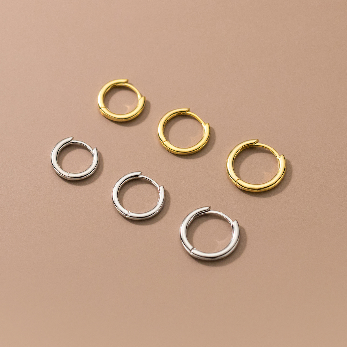 Eloch s925 plata brillante círculo perfiles de orejas líneas redondas simples superpuestas con pequeños perfiles de orejas personales M01407