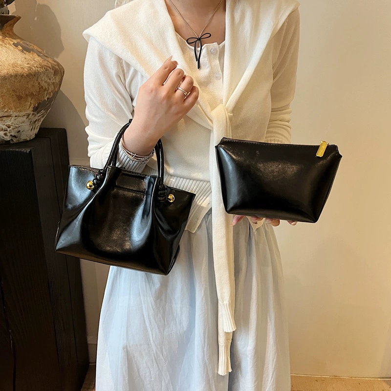 Fashionable summer shoulder bag