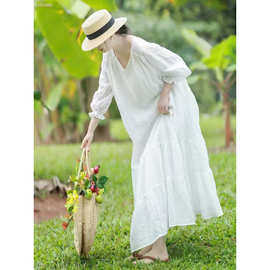 宽松大码女气质休闲白色连衣裙女2025夏季V领宽松荷叶边长裙