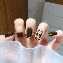 Sweet and Cool Minimalist White-Brown Heart Pattern Versatile 24-Piece Set Short Worn Nail High-End New Product