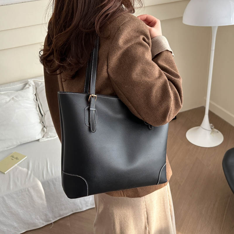 Alta sensación de gran capacidad bolso de mano 2024 otoño y invierno nuevo estilo versátil bolso de hombro de viaje al trabajo bolso especial