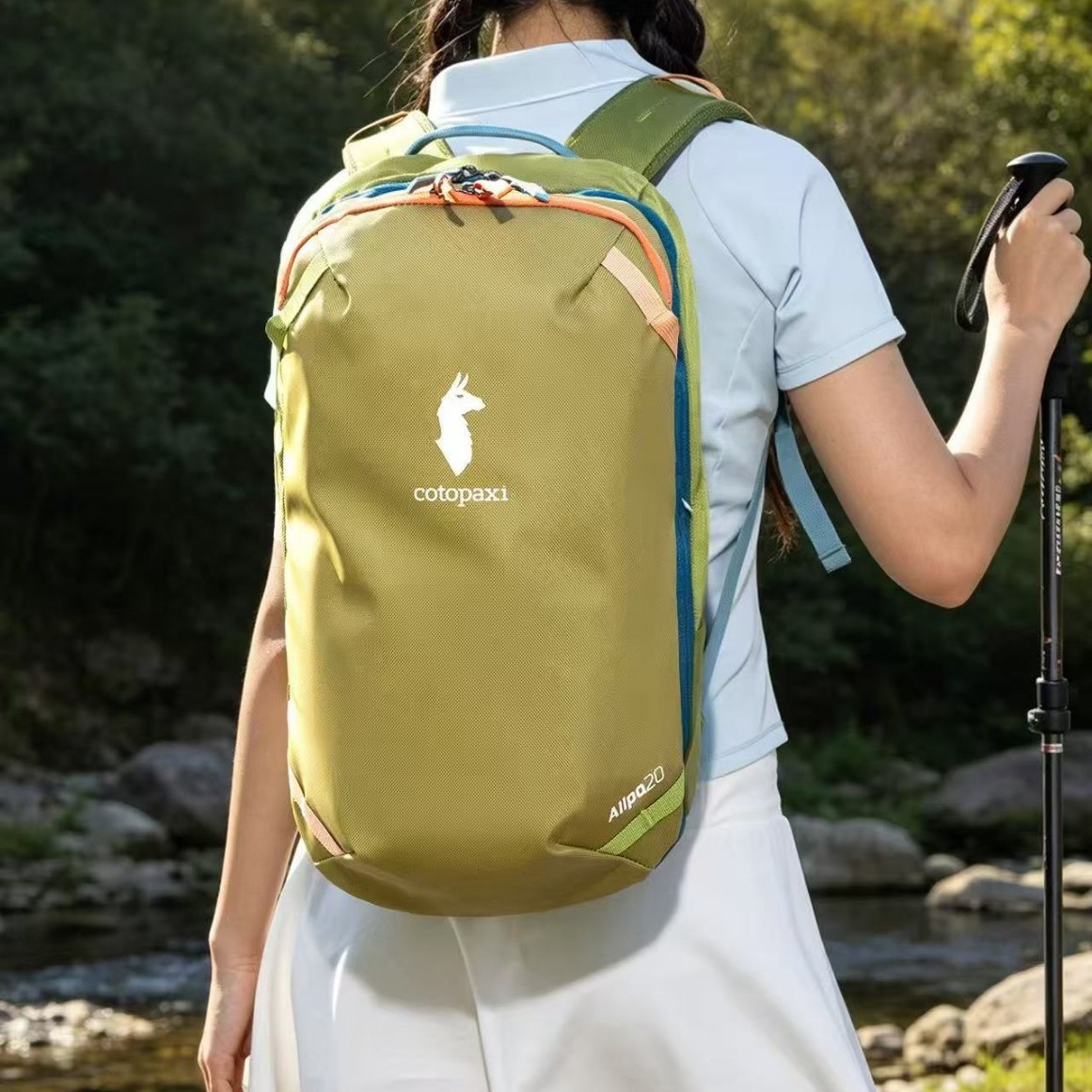 20L Sports Outdoor Mountaineering Bag, Contrasting Color Waterproof Large-Capacity Travel Bag, Men's and Women's American Alpaca Kayak Backpack