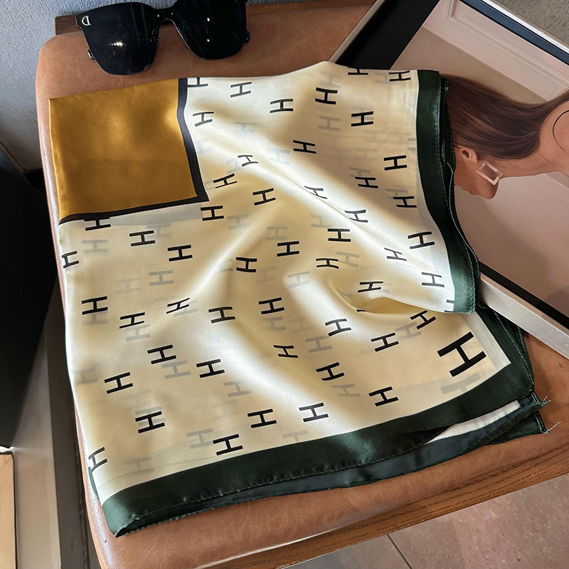 Bufandas de seda para mujeres 2025 primavera y otoño moda versátil temperamento minimalista 65cm bufandas de seda simuladas bufandas delgadas bufandas